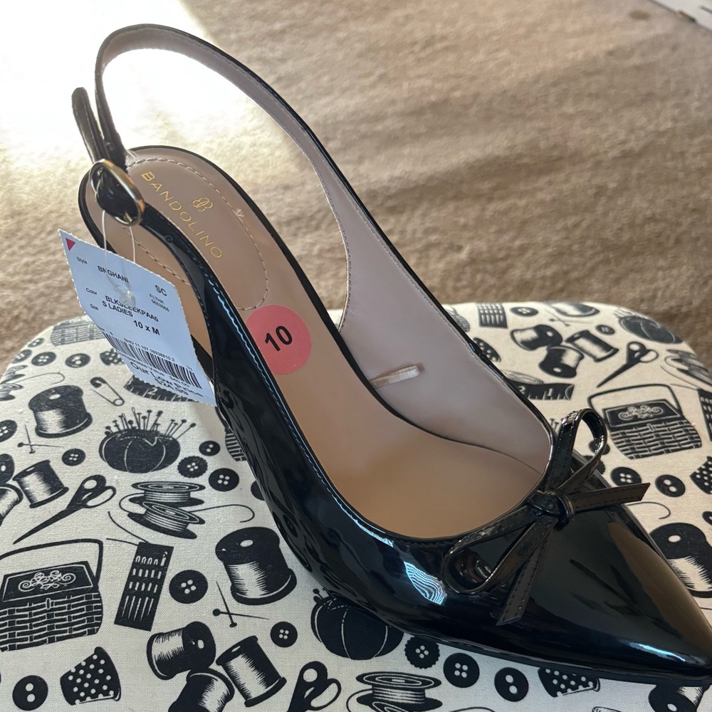 Bandolino Glossy Black Slingback Heels